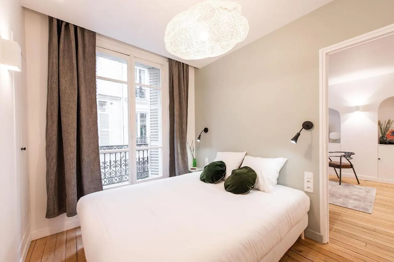Central And Renovated Parisian Apartment, 6-7 Guests 0*,