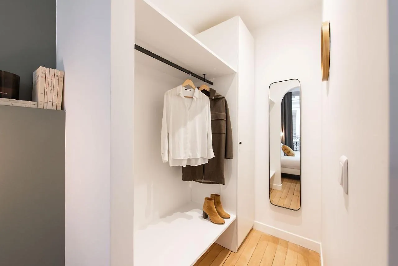 Central And Renovated Parisian Apartment, 6-7 Guests Francia
