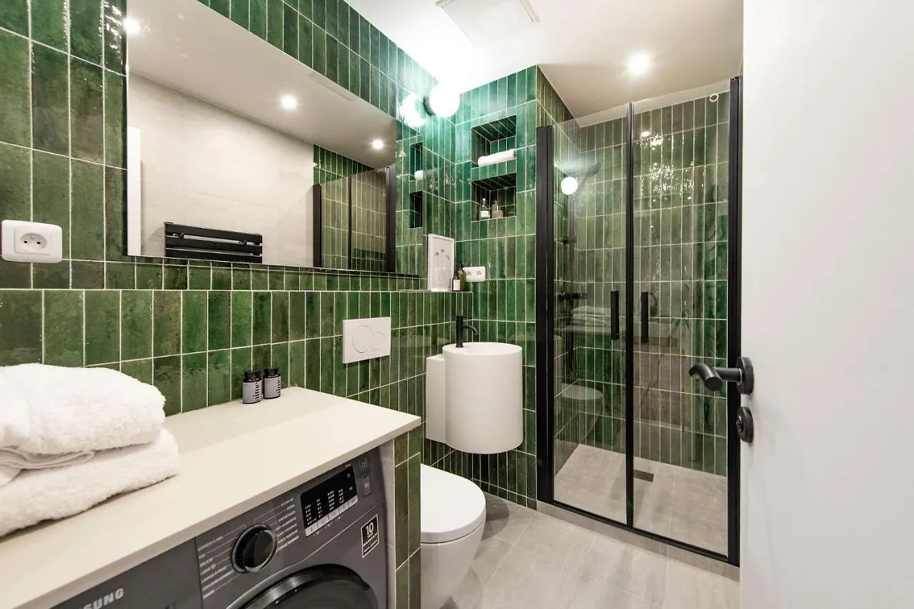 Central And Renovated Parisian Apartment, 6-7 Guests